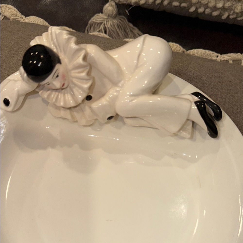 Sigma Beauty Porcelain Pierrot Clown Dish in White and Black